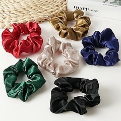 Scrunchies de tela vs. goma: ¿Cuál es la mejor opción para tu cabello?